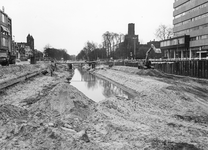 46051 Gezicht op de Stadsbuitengracht te Utrecht, tijdens de demping van de gracht. Rechts de bebouwing aan de ...